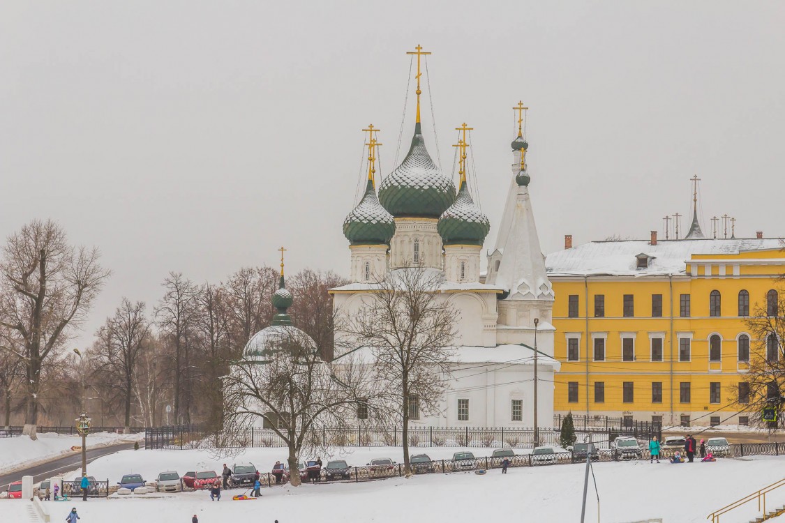 Ярославль. Церковь Спаса Преображения на Городу. архитектурные детали, Вид с северо-запада, от вечного огня