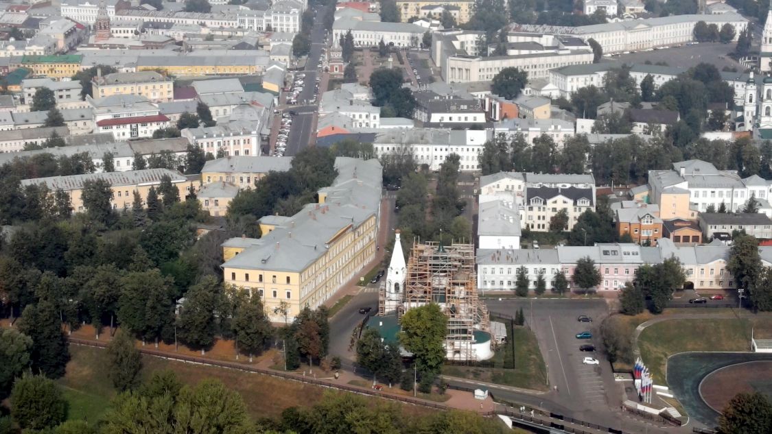 Церковь Происхождения честных древ Креста Господня, Ярославль (Ярославль, город, Ярославская область). общий вид в ландшафте