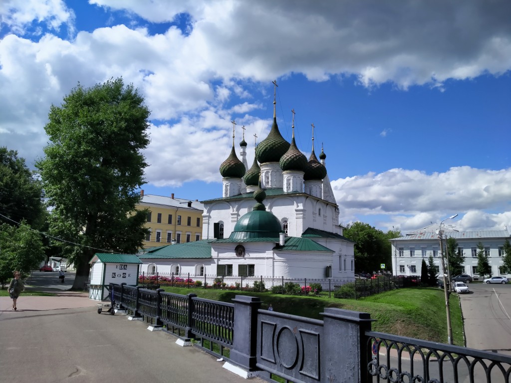 Церковь Происхождения честных древ Креста Господня, Ярославль (Ярославль, город, Ярославская область). фасады