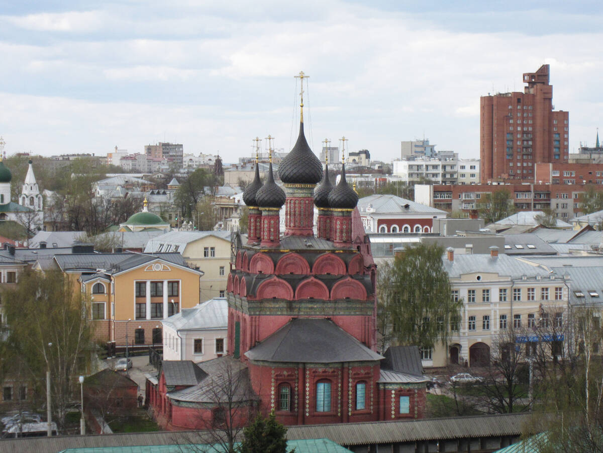Церковь Богоявления Господня, Ярославль (Ярославль, город, Ярославская область). фасады, Вид со звонницы Спасо-Преображенского монастыря
