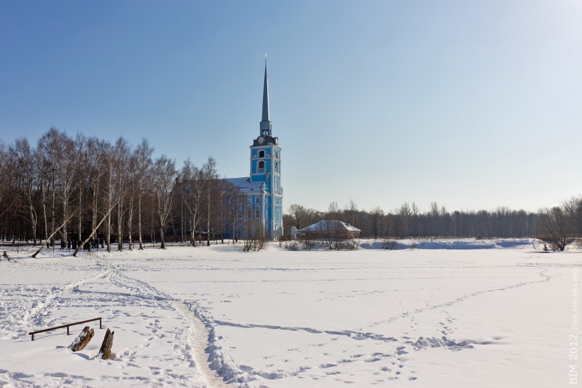 Ярославль. Церковь Петра и Павла. общий вид в ландшафте