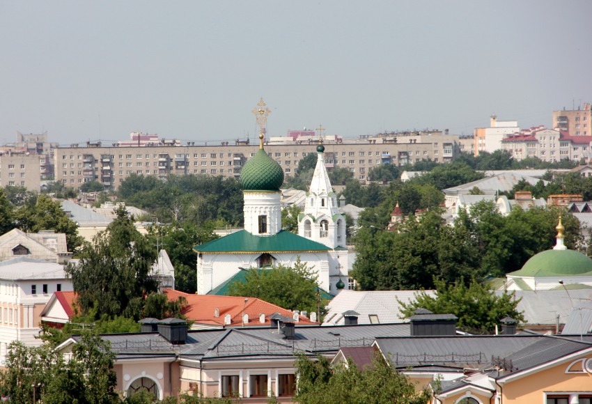 Ярославль. Церковь Шуйской Смоленской иконы Божией Матери (Дмитриевского прихода). общий вид в ландшафте