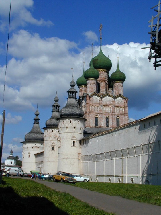 Ростов. Митрополичий двор. Надвратная церковь Иоанна Богослова. фасады