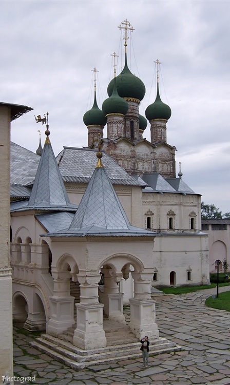 Ростов. Митрополичий двор. Надвратная церковь Иоанна Богослова. фасады