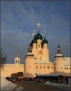 Ростов Великий. Митрополичий двор. Надвратная церковь Иоанна Богослова