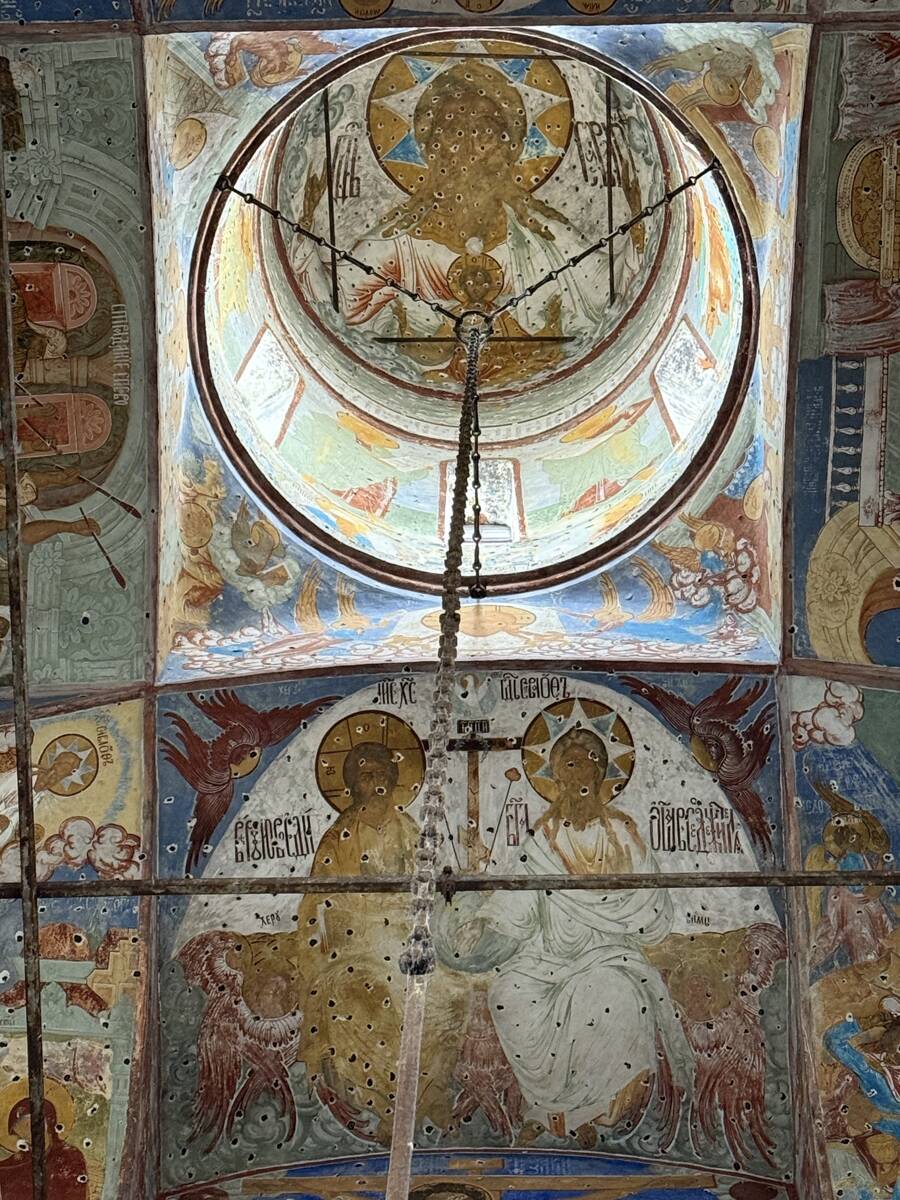 Митрополичий двор. Надвратная церковь Иоанна Богослова, Ростов Великий (Ростовский район, Ярославская область). интерьер и убранство