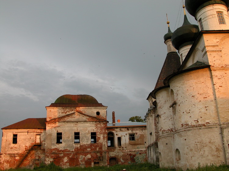 Авраамиев Богоявленский монастырь, Ростов Великий (Ростовский район, Ярославская область). архитектурные детали, Введенская церковь еще без купола, без креста