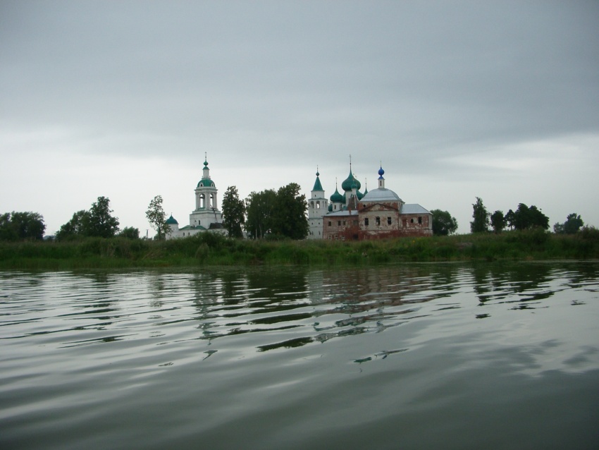 Авраамиев Богоявленский монастырь, Ростов Великий (Ростовский район, Ярославская область). общий вид в ландшафте