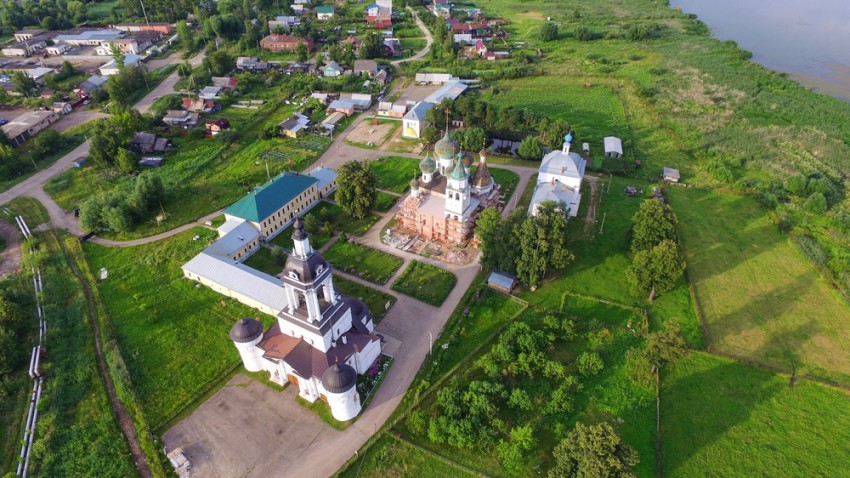 Авраамиев Богоявленский монастырь, Ростов Великий (Ростовский район, Ярославская область). общий вид в ландшафте