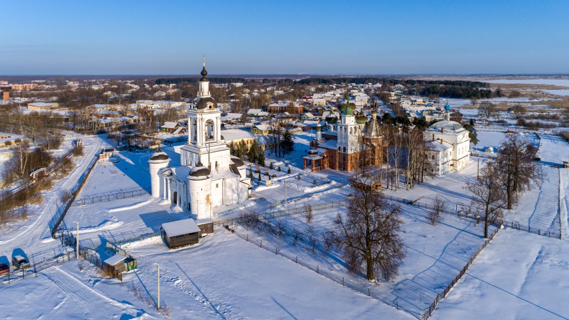 Ростов. Авраамиев Богоявленский монастырь. общий вид в ландшафте