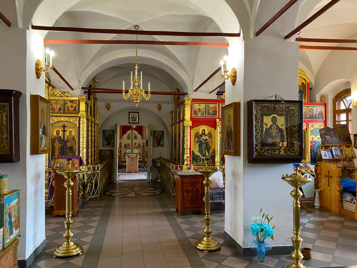 Церковь Космы и Дамиана, Ростов Великий (Ростовский район, Ярославская область). интерьер и убранство, Интерьер трапезной