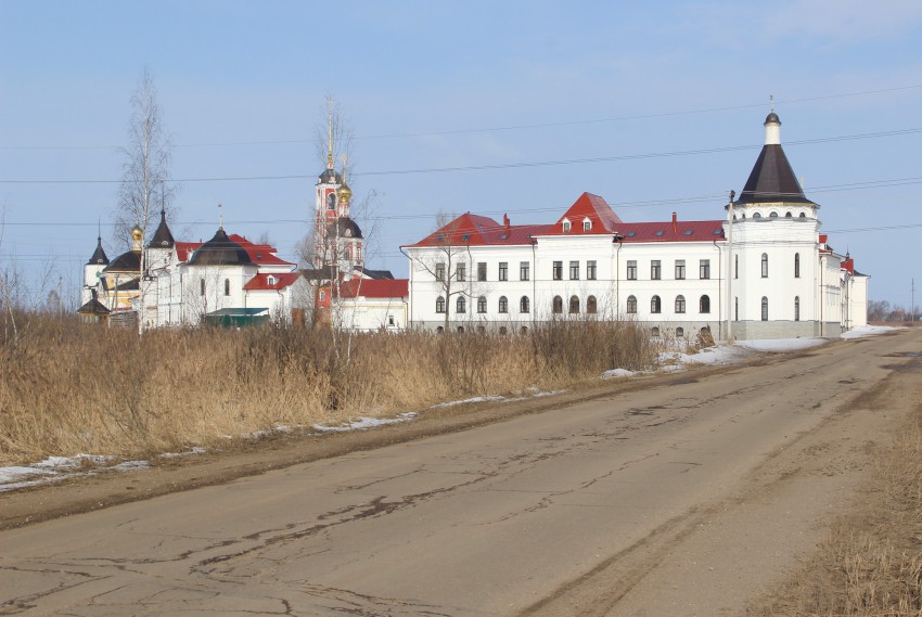 Троице-Варницкий монастырь, Варницы (Ростовский район, Ярославская область). общий вид в ландшафте