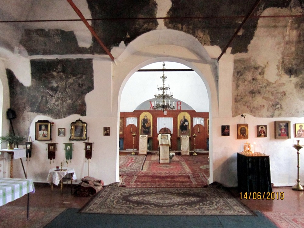 Церковь Покрова Пресвятой Богородицы, Ростов Великий (Ростовский район, Ярославская область). интерьер и убранство, Внутреннее убранство церкви Покрова Пресвятой Богородицы.