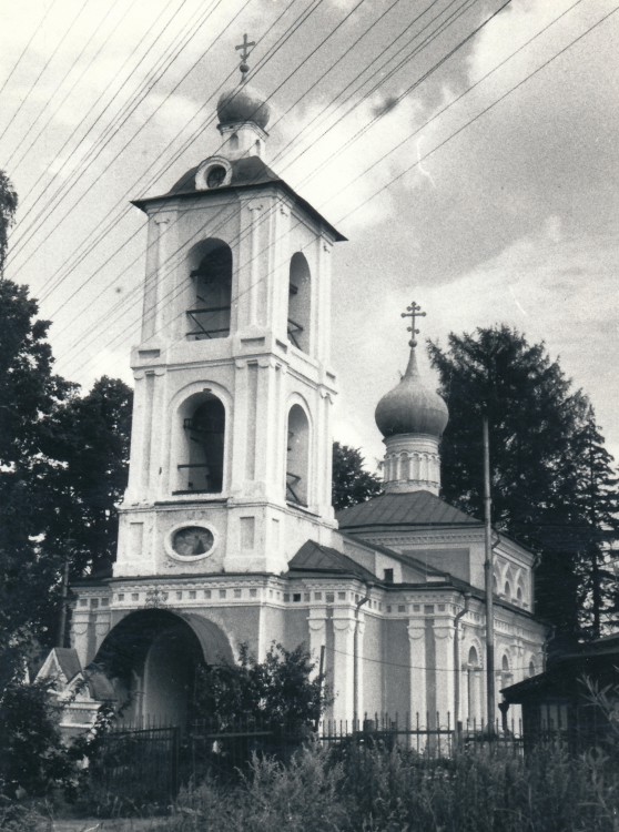 Церковь Успения Пресвятой Богородицы, Шарапово (Одинцовский городской округ и ЗАТО Власиха, Краснознаменск, Московская область). фасады