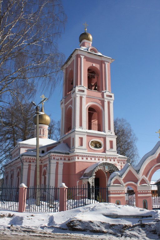 Храм шарапово. Храм Успения Пресвятой Богородицы село Шарапово. Храм Шарапово Одинцовский. Церковь Успения Пресвятой Богородицы Шарапово Одинцовский район. Успенская Церковь село Шарапово Одинцовский район.