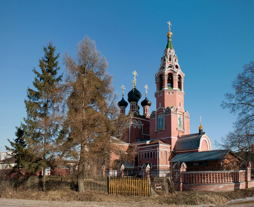 Валищево. Церковь Успения Пресвятой Богородицы. общий вид в ландшафте