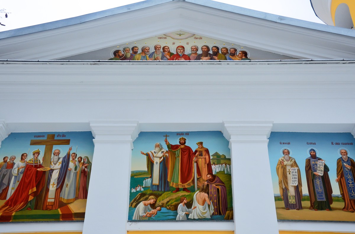 Церковь Покрова Пресвятой Богородицы, Акулово (Одинцовский городской округ и ЗАТО Власиха, Краснознаменск, Московская область). архитектурные детали, Роспись фронтона храма
