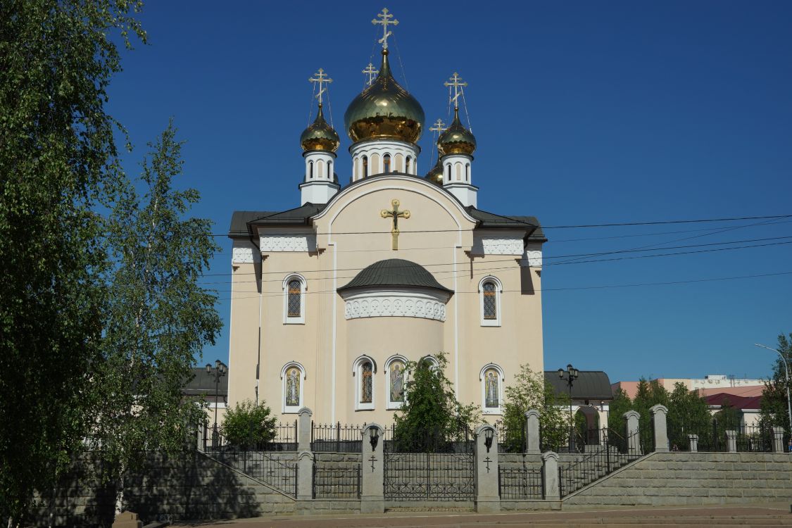 Мирный. Церковь Троицы Живоначальной. фасады