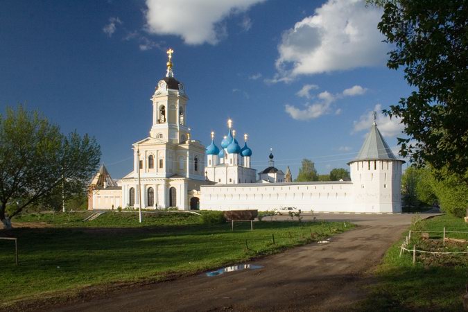 Серпухов. Высоцкий монастырь. общий вид в ландшафте