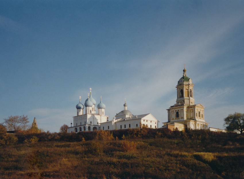 Серпухов. Высоцкий монастырь. общий вид в ландшафте