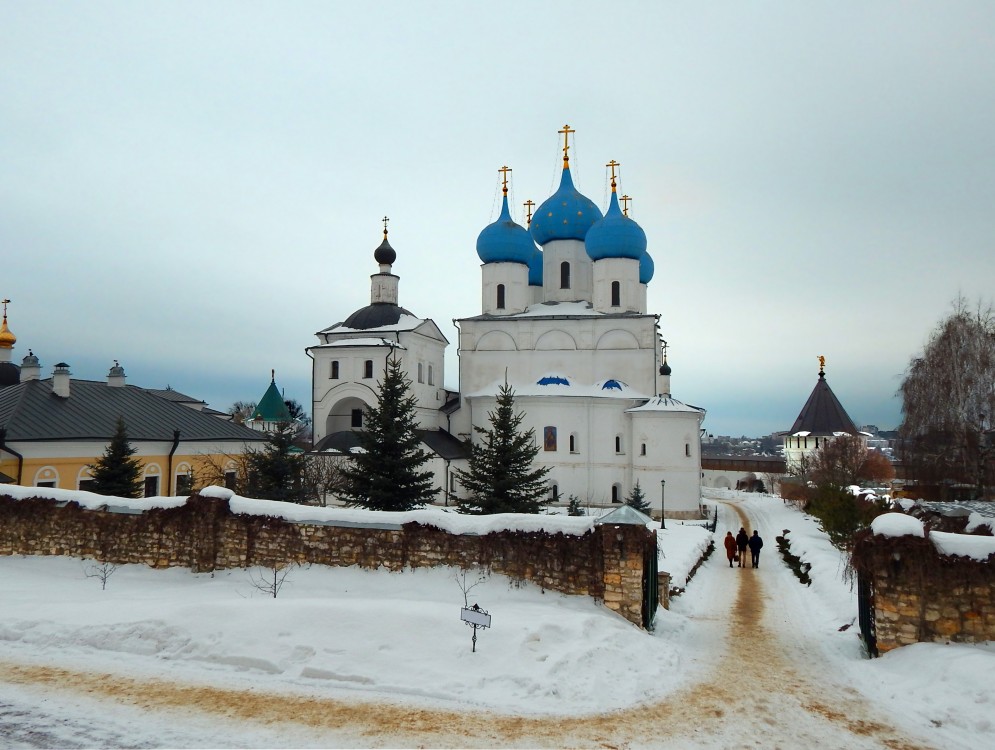 Серпухов. Высоцкий монастырь. фасады