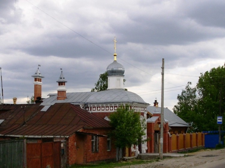 Часовня Иверской иконы Божией Матери, Серпухов (Серпуховский городской округ и гг. Протвино, Пущино, Московская область). общий вид в ландшафте