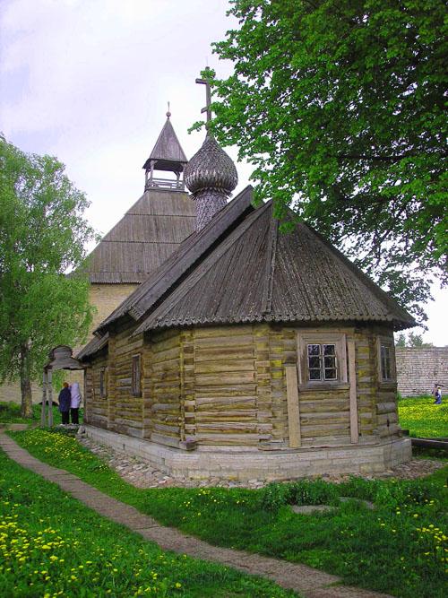 Церковь Димитрия Солунского, Старая Ладога (Волховский район, Ленинградская область). фасады, Алтарная часть церкви Дмитрия Солунского