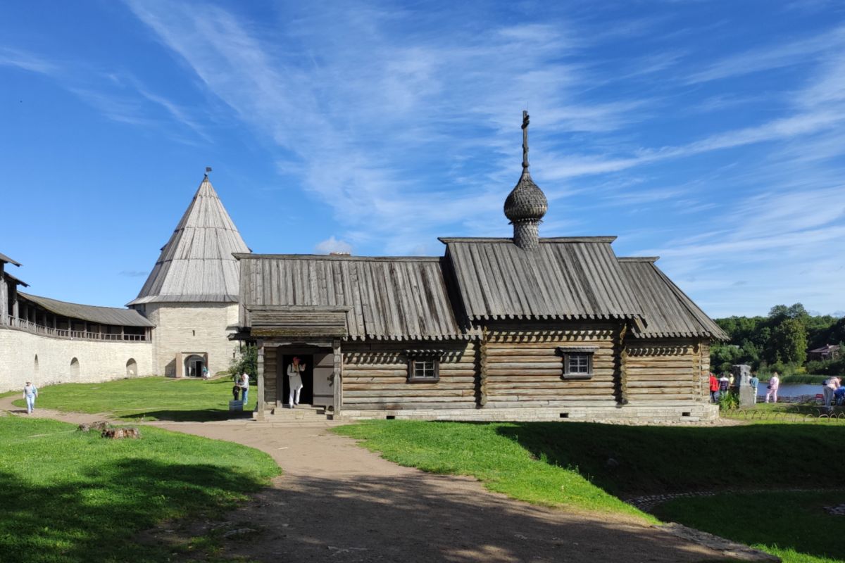 Старая Ладога. Церковь Димитрия Солунского. фасады