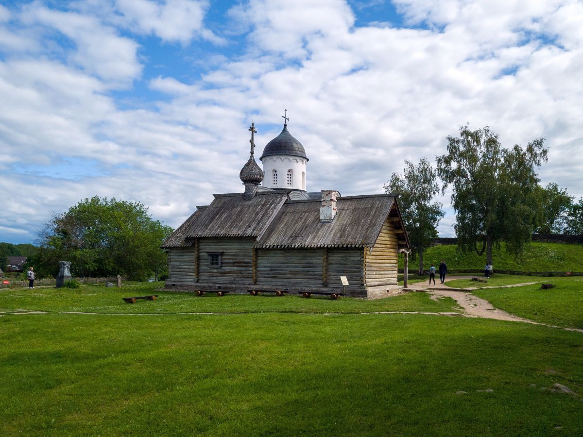 Старая Ладога. Церковь Димитрия Солунского. фасады