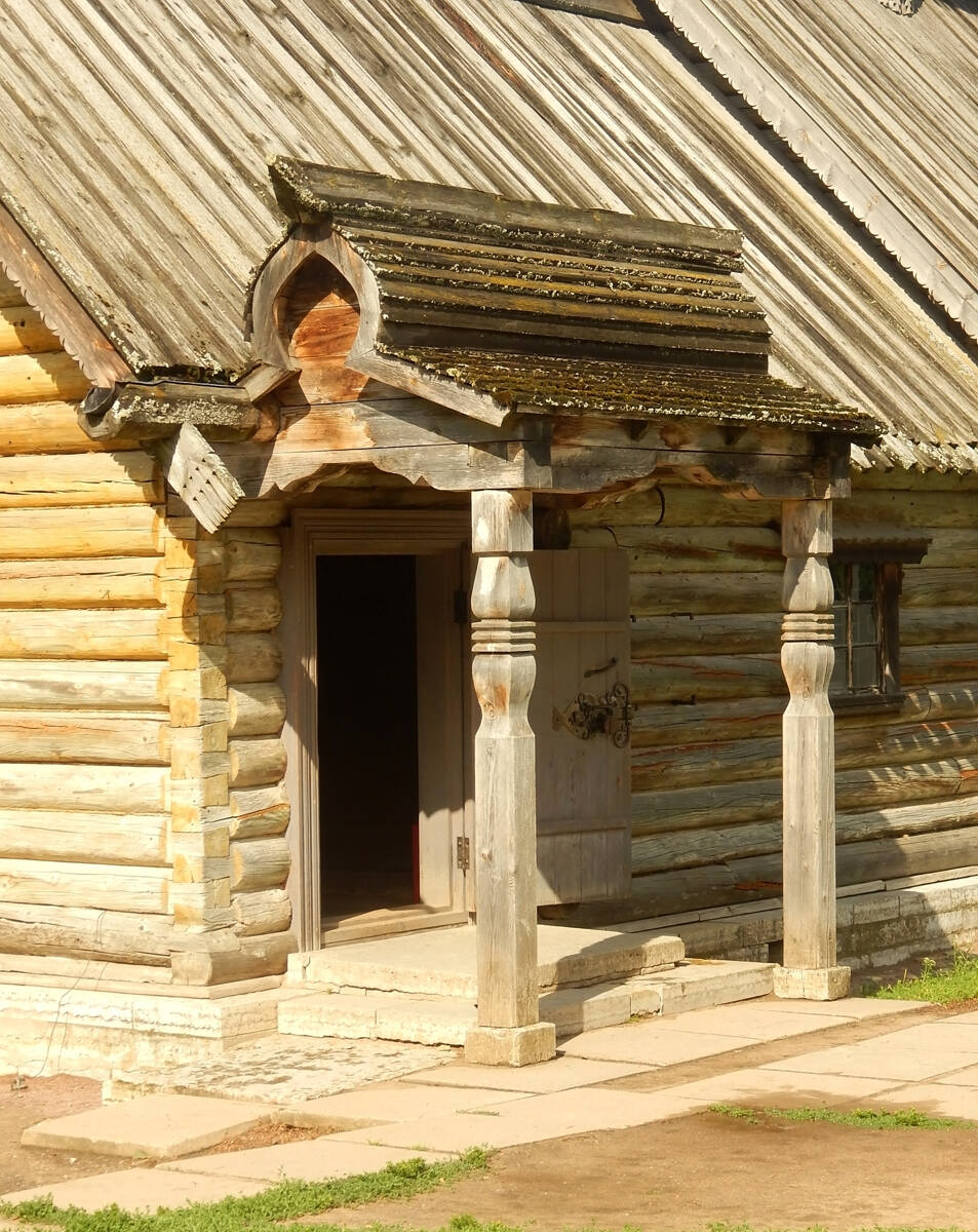 Церковь Димитрия Солунского, Старая Ладога (Волховский район, Ленинградская область). архитектурные детали