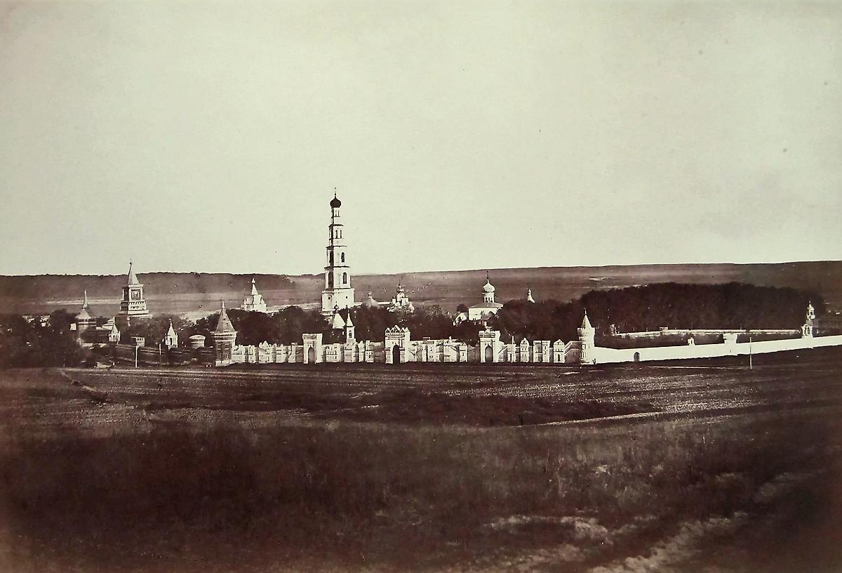 Вид на Николо-Угрешский монастырь и Палестинскую стену. Фото нач. ХХ в. С сайта: pastvu.com, архивная фотография. Николо-Угрешский монастырь, Дзержинский (Люберецкий городской округ, гг. Лыткарино, Котельники, Московская область)