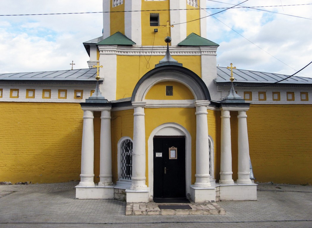 Церковь Николая Чудотворца (Николо-Набережная), Муром (Муромский район и г. Муром, Владимирская область). архитектурные детали, Западный фасад храма с главными вратами 