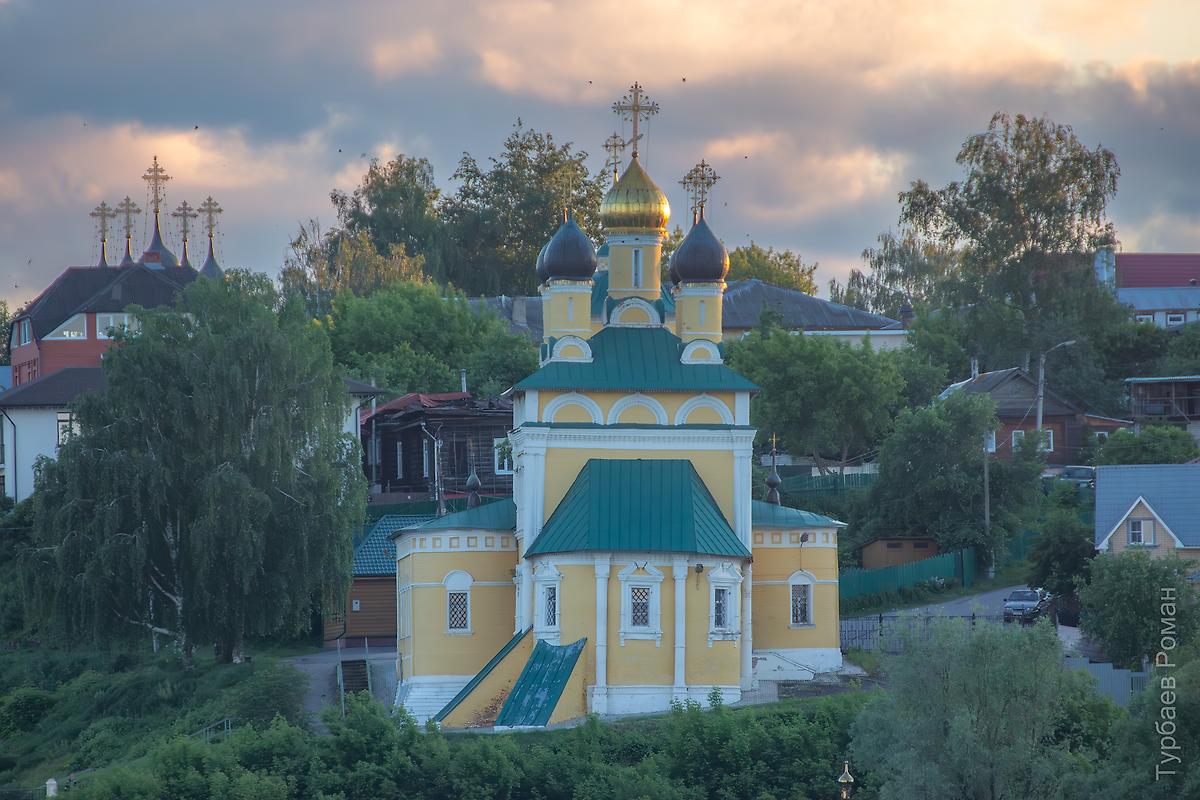 Вид с противоположного берега Оки, общий вид в ландшафте. Церковь Николая Чудотворца (Николо-Набережная), Муром (Муромский район и г. Муром, Владимирская область)