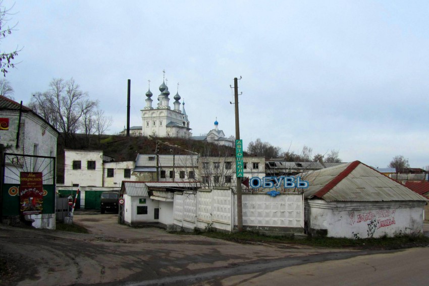 Муром. Воскресенский монастырь. общий вид в ландшафте, вид на монастырские храмы с юго-восточной стороны