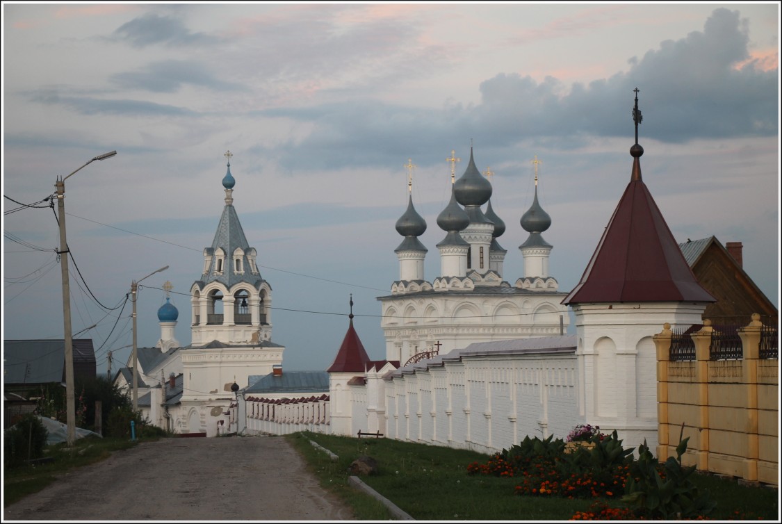 Муром. Воскресенский монастырь. фасады, Монастырские стены