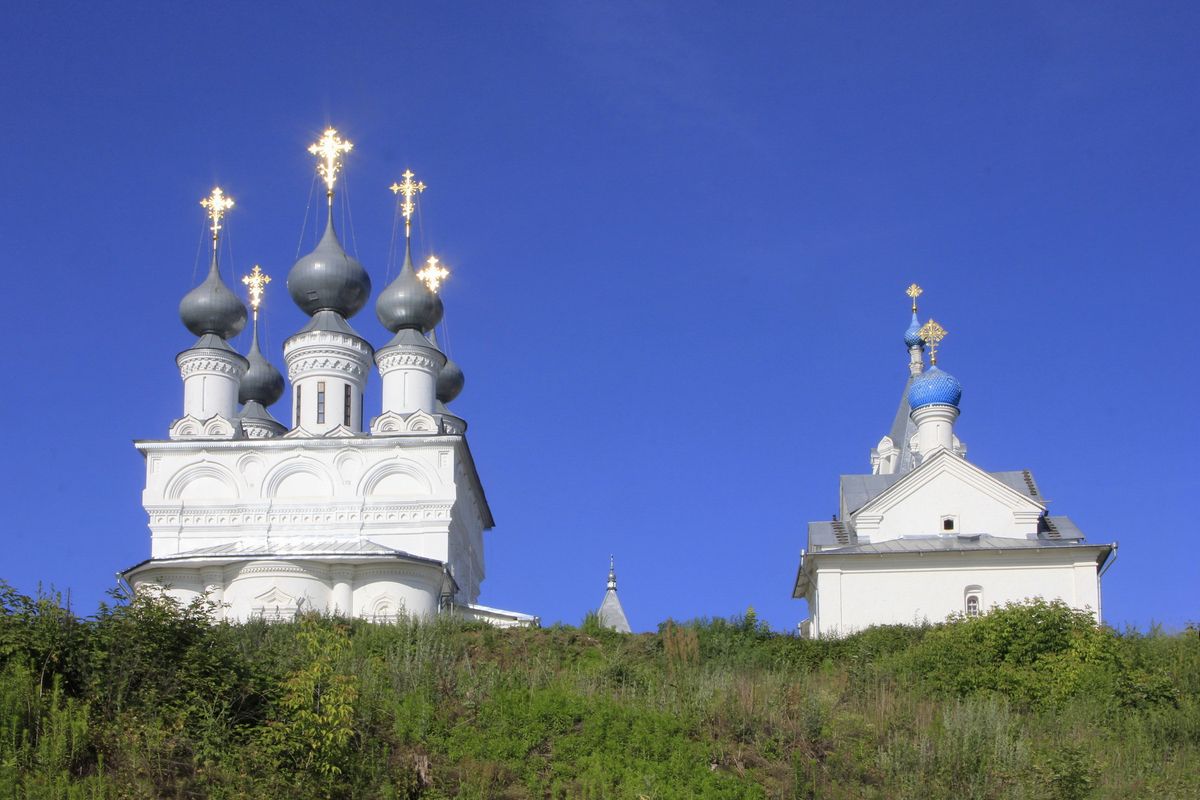 Воскресенский монастырь, Муром (Муромский район и г. Муром, Владимирская область). архитектурные детали, Вид из под холма, с ул. Кожевники.