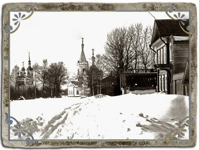 Кашин. Церковь Рождества Христова. архивная фотография, В центре Церковь Рождества Христова.Слева Церковь Илии Пророка. Источник:http://kashin.fo.ru/image/43440_Фотограф_Колотильщиков_В.А._г._Кашин#/image_240944