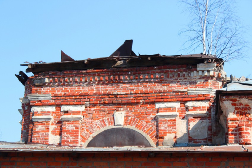 Церковь Флора и Лавра, Кашин (Кашинский городской округ, Тверская область). архитектурные детали, Четверик нижнего яруса колокольни