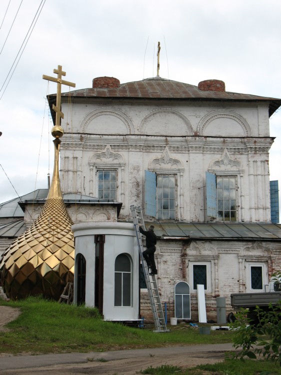 Некрасовское. Церковь Рождества Пресвятой Богородицы. фасады, 5 августа 2008 будут водружать купол.