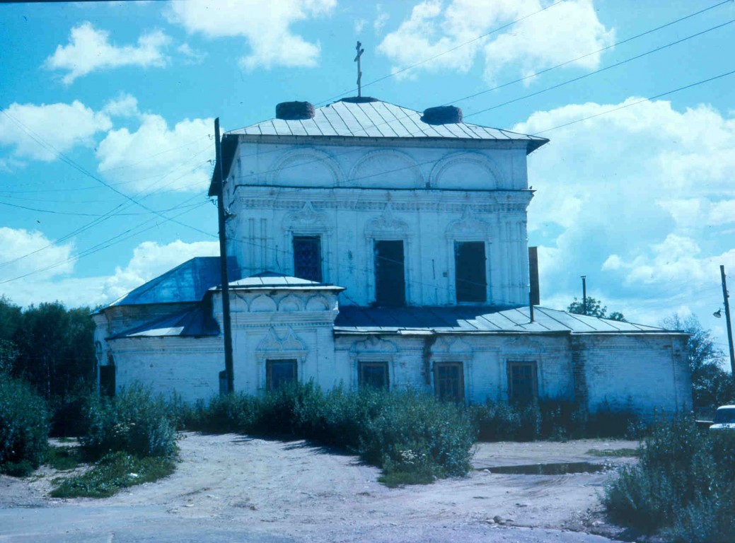 Некрасовское. Церковь Рождества Пресвятой Богородицы. фасады, 1996
