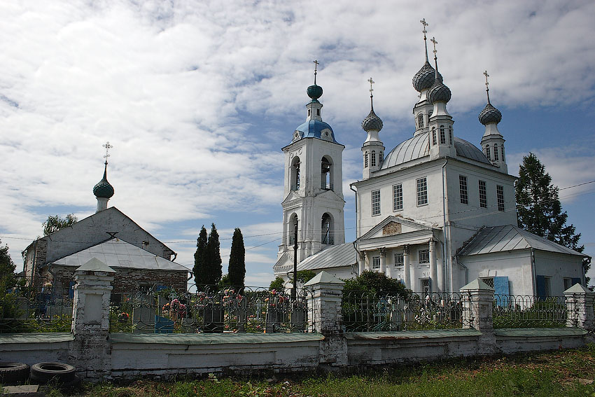 Храмовый комплекс. Церкви Покрова Пресвятой Богородицы и Троицы Живоначальной, Толгоболь (Ярославский район, Ярославская область). фасады