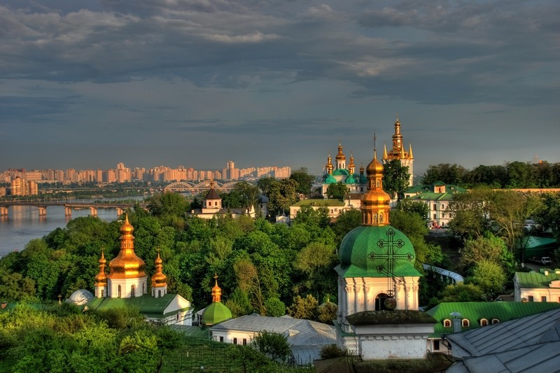 Киев. Успенская Киево-Печерская лавра. общий вид в ландшафте