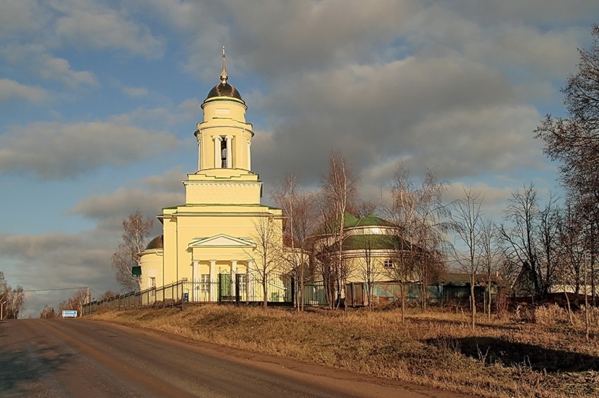 Ершово. Церковь Троицы Живоначальной (новая). фасады