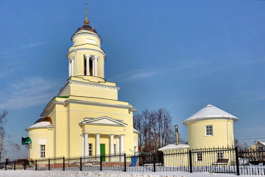 Ершово. Церковь Троицы Живоначальной (новая). фасады