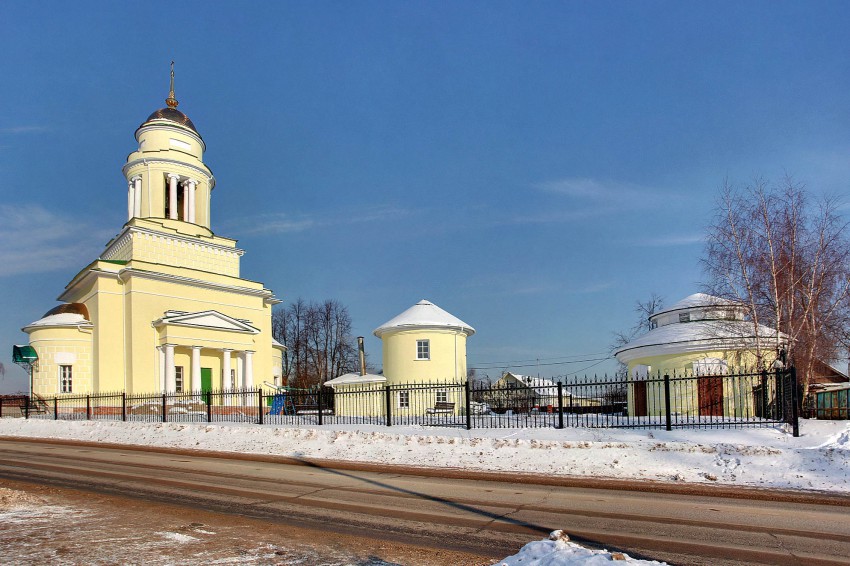 Ершово. Церковь Троицы Живоначальной (новая). фасады