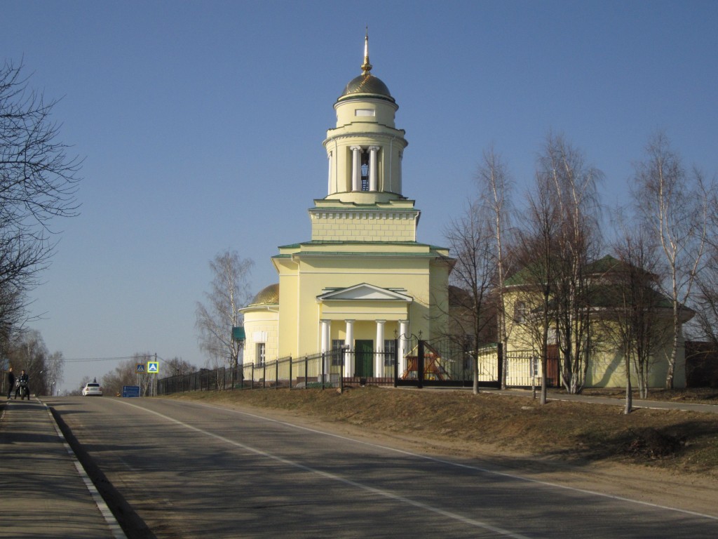 Ершово. Церковь Троицы Живоначальной (новая). фасады