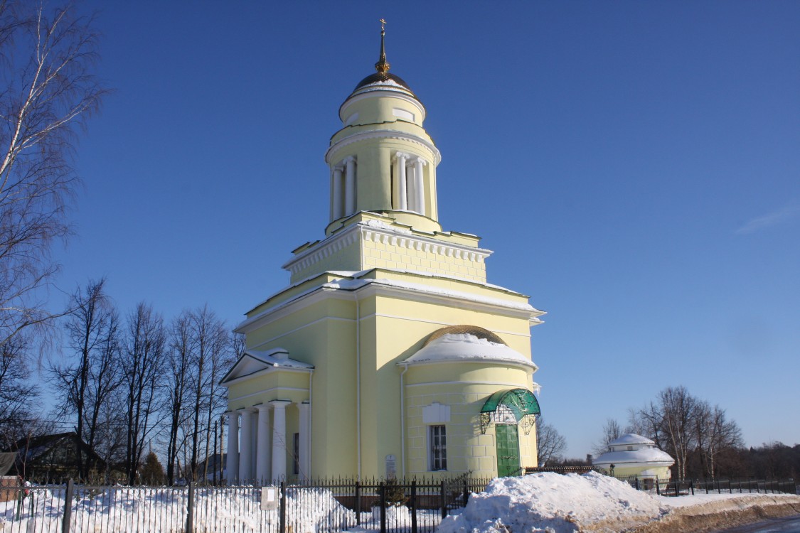 Ершово. Церковь Троицы Живоначальной (новая). фасады