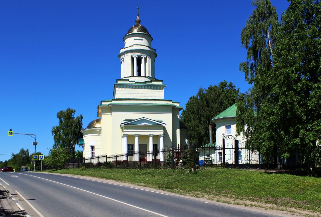 Ершово. Церковь Троицы Живоначальной (новая). фасады