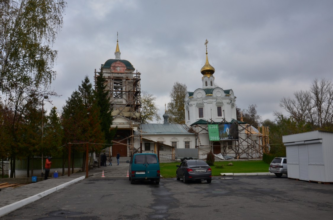 Церковь Троицы Живоначальной в Бежичах, Брянск (Брянск, город, Брянская область). общий вид в ландшафте
