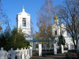 Брянск. Церковь Троицы Живоначальной в Бежичах